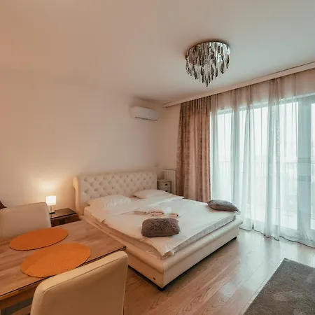 Waterfront Mirage Apartament